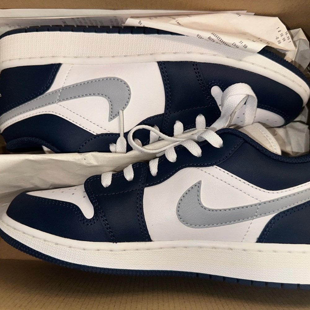 Jordan Men's Navy and White Sneakers